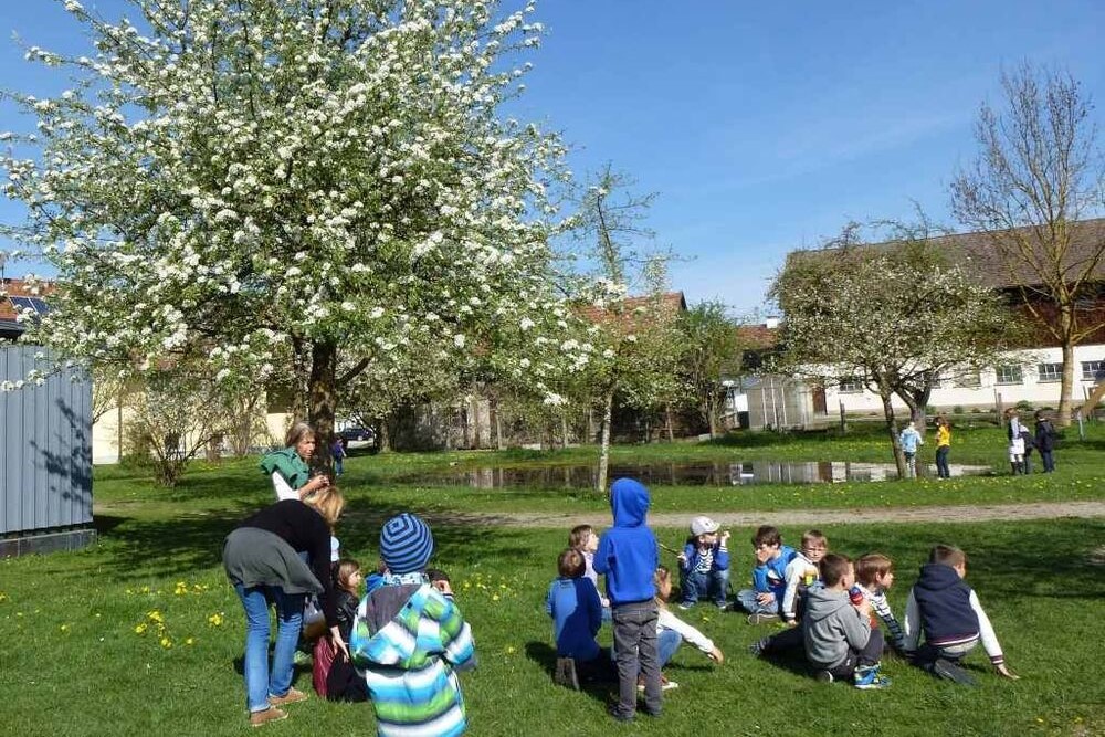 LANDSBERGER LAND Schule auf der Streuobstwiese